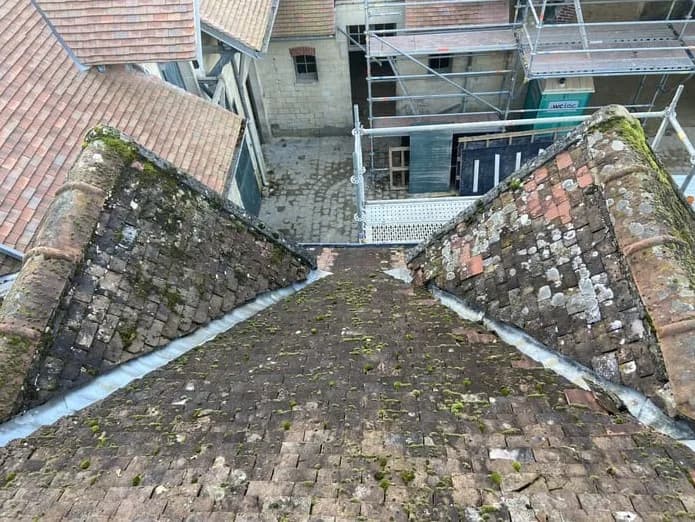 Toiture tuiles avant rénovation Sannois 95110